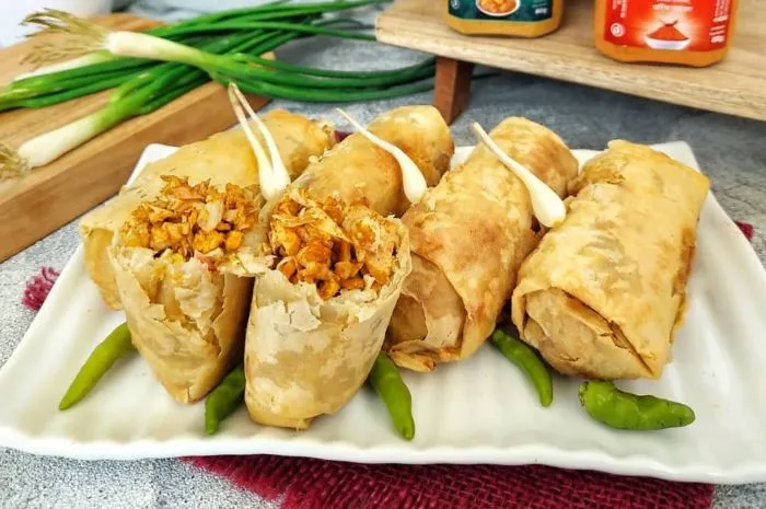Hidangan Indonesia Yang Terinspirasi Dari Tionghoa Yaitu Lumpia