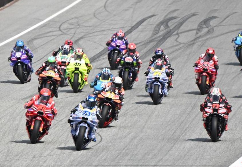 Balapan Dunia Moto GP Yang Menggunakan Kendaraan Khusus