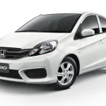 Kendaraan Hatchback Pada Sebuah Mobil Honda Brio