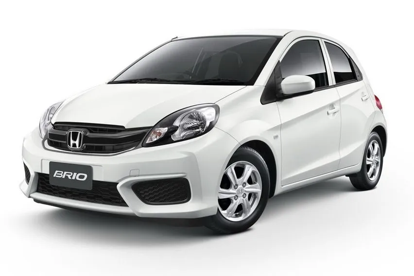 Kendaraan Hatchback Pada Sebuah Mobil Honda Brio