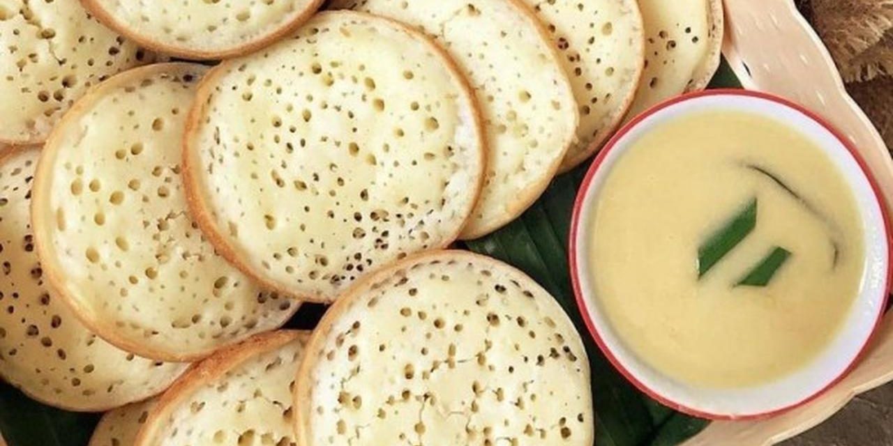 Makanan Serabi Yang Manis Dan Di Siram Kuah