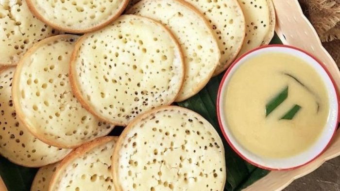 Makanan Serabi Yang Manis Dan Di Siram Kuah
