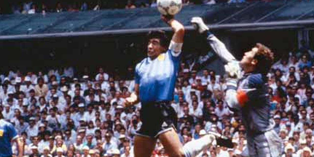 Sang Legenda Sepak Bola Maradona Tangan Tuhan