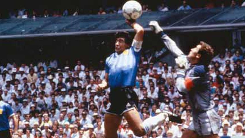 Sang Legenda Sepak Bola Maradona Tangan Tuhan