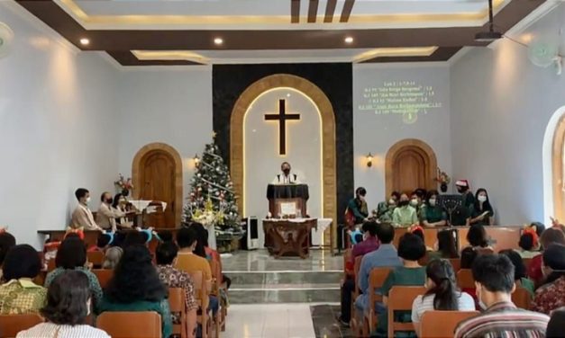 Pemimpin Suatu Gereja Atau Pendeta Agama Kristen