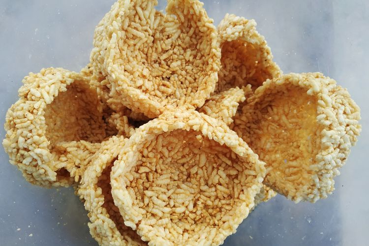 Makanan Ringan Rengginang Dari Nasi Yang Di Keringkan