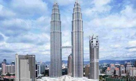 Suatu Bangunan Petronas Sebagai Menara Indah Malaysia