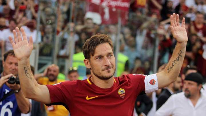 Ikonik AS Roma Francesco Totti Andalan Tim