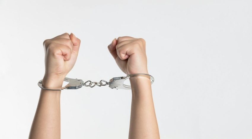 Pencarian Orang Atau Buronan Terhadap Pihak Berwenang