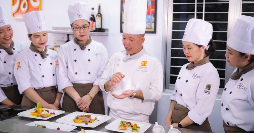 Juru Masak Suatu Tempat Atau Seorang Chef