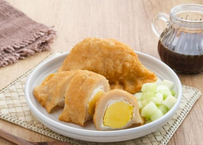 Makanan Dari Palembang Sebuah Pempek Kapal Selam