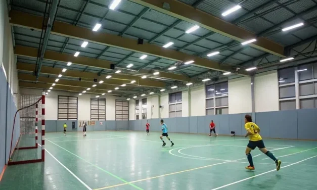 Bola Kaki Di Lapangan Kecil Atau Futsal