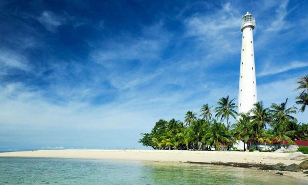 Menara Pantau Mercusuar Penunjuk Arah Kapal