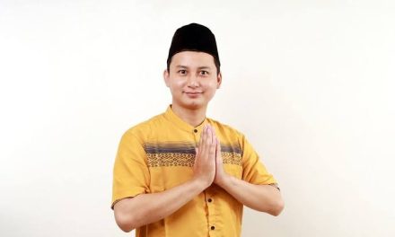 Pemakaian Benda Tradisional Sebagai Penutup Kepala Songkok