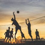 Sebuah Olahraga Voli Pantai Dengan Sedikit Pemain