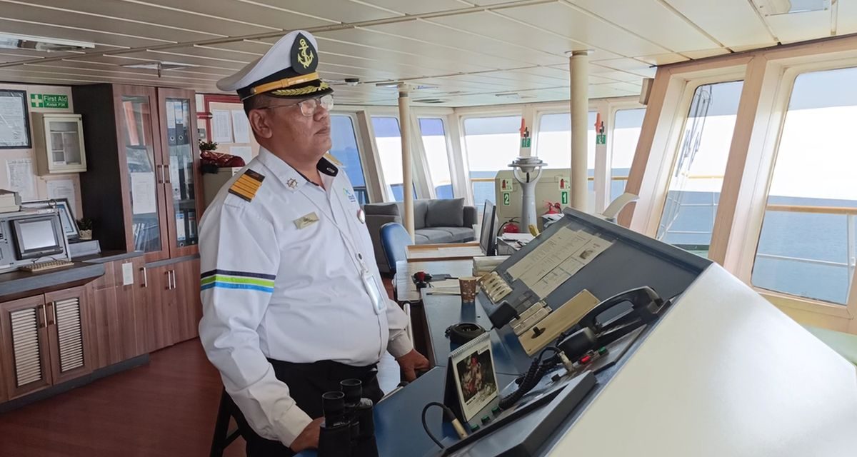 Seseorang Pengemudi Kapal Laut Atau Profesi Nahkoda