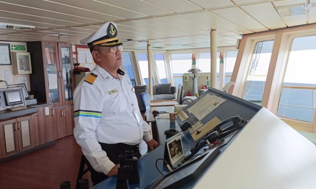 Seseorang Pengemudi Kapal Laut Atau Profesi Nahkoda