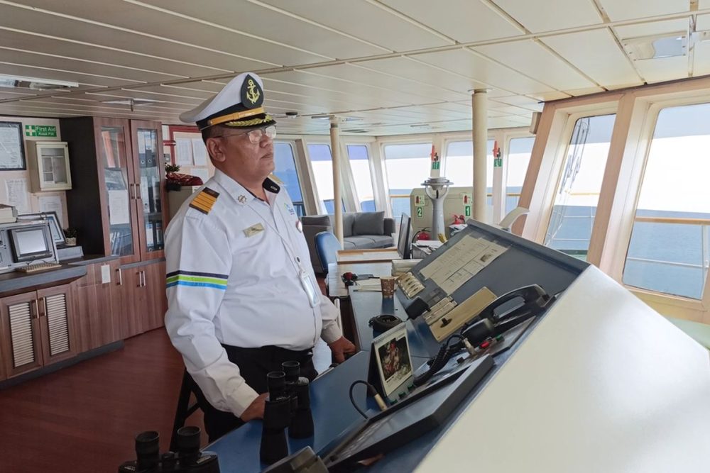 Seseorang Pengemudi Kapal Laut Atau Profesi Nahkoda