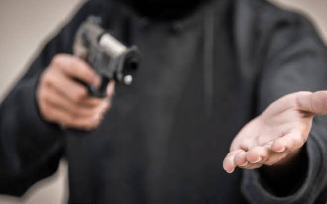 Sekelompok Orang Perampok Yang Bertujuan Jahat