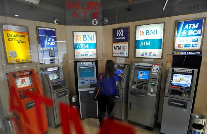 Sebuah Perangkat ATM Yang Memudahkan Layanan Keuangan