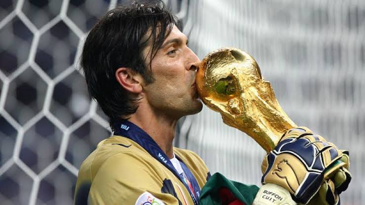 Seseorag Kiper Buffon Dengan Skill Di Lapangan