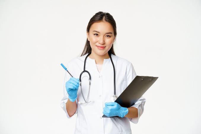 Profesi Kesehatan Dokter Yang Menjalankan Tugasnya