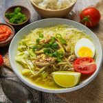 Masakan Hidangan Soto Yang Berkuah Kuning
