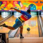 Sebuah Olahraga Bowling Dengan Melempar Bola