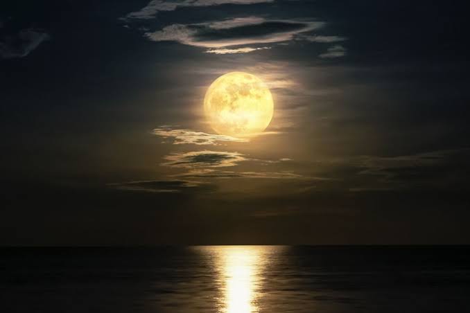 Suatu Satelit Alami Bumi Pada Bulan